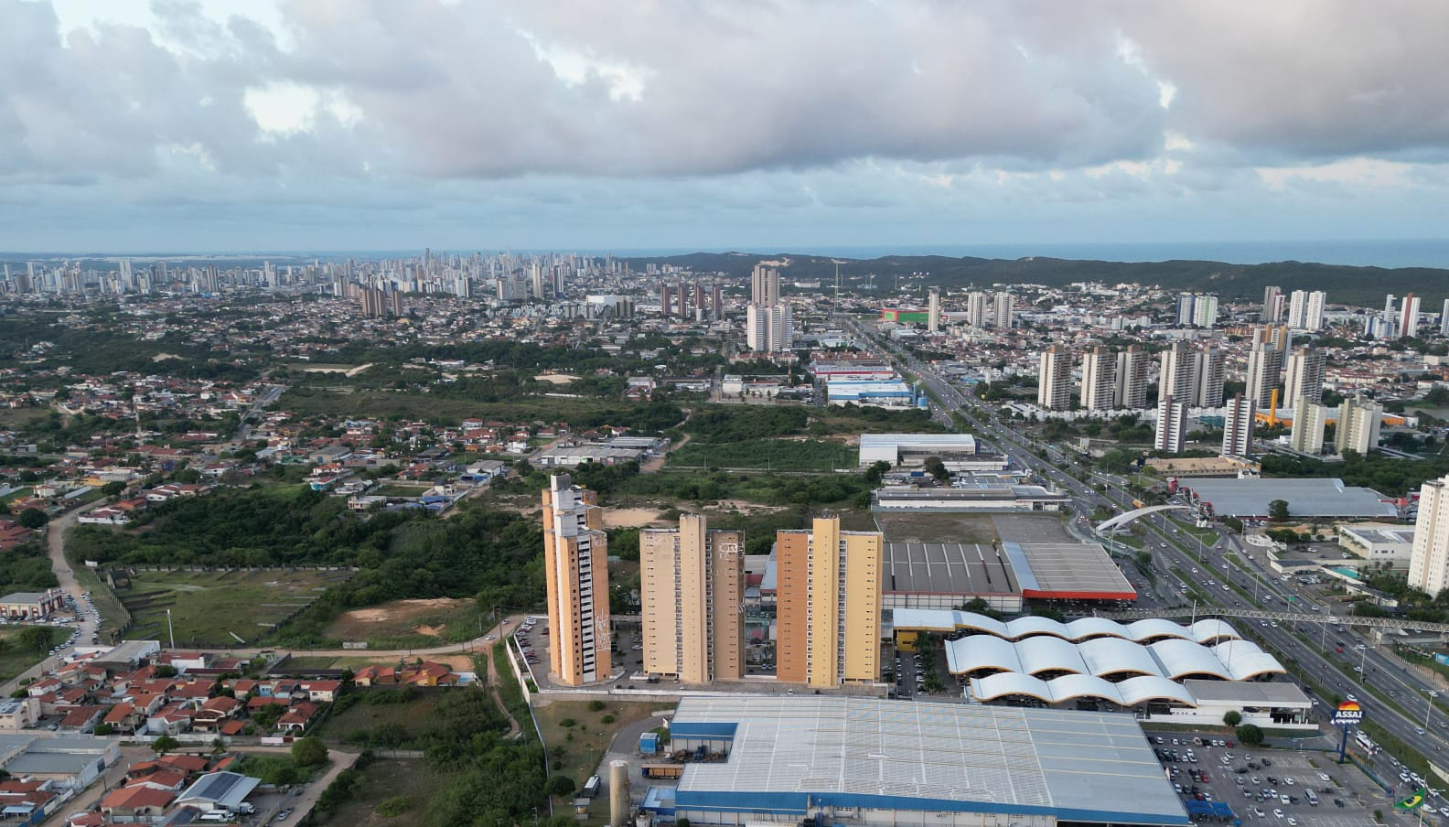 Imagem aérea aproximada do condomínio 